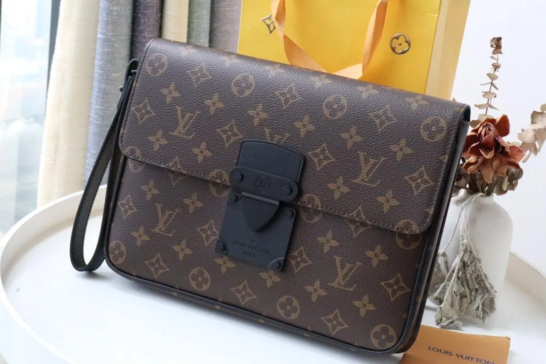 LV S LOCK A4 POUCH M80560