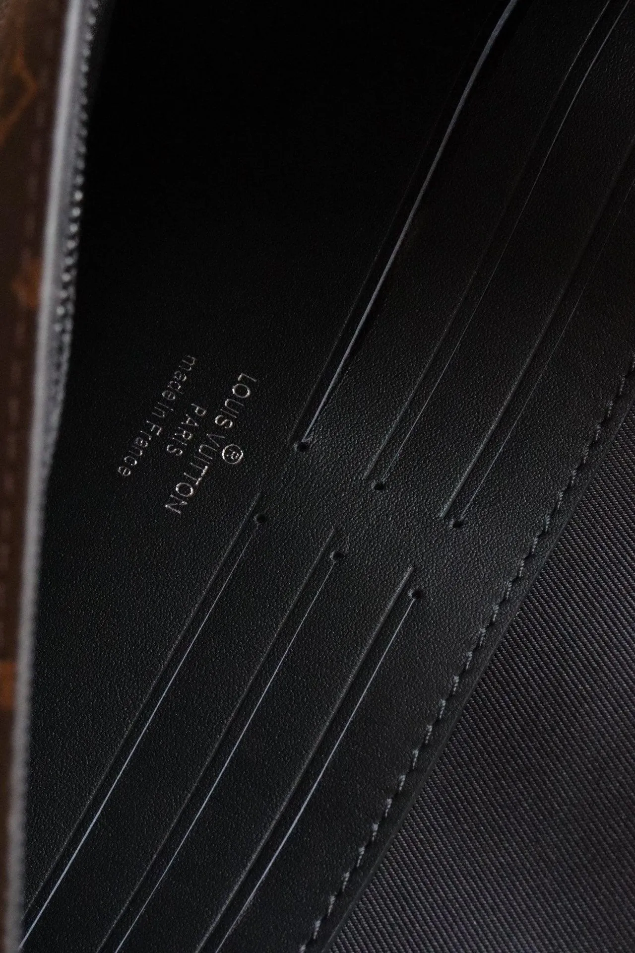 LV S LOCK A4 POUCH M80560