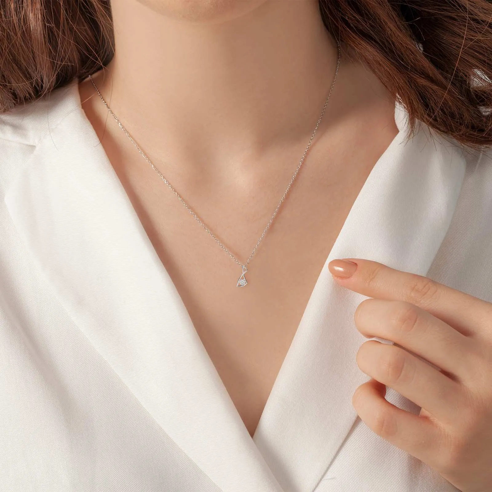 Twisted Horizon Yellowgold Diamond Pendant Necklace